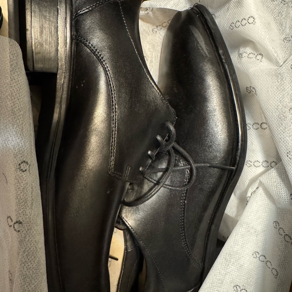 Ecco Black Leather Oxfords Sleek Formal Design